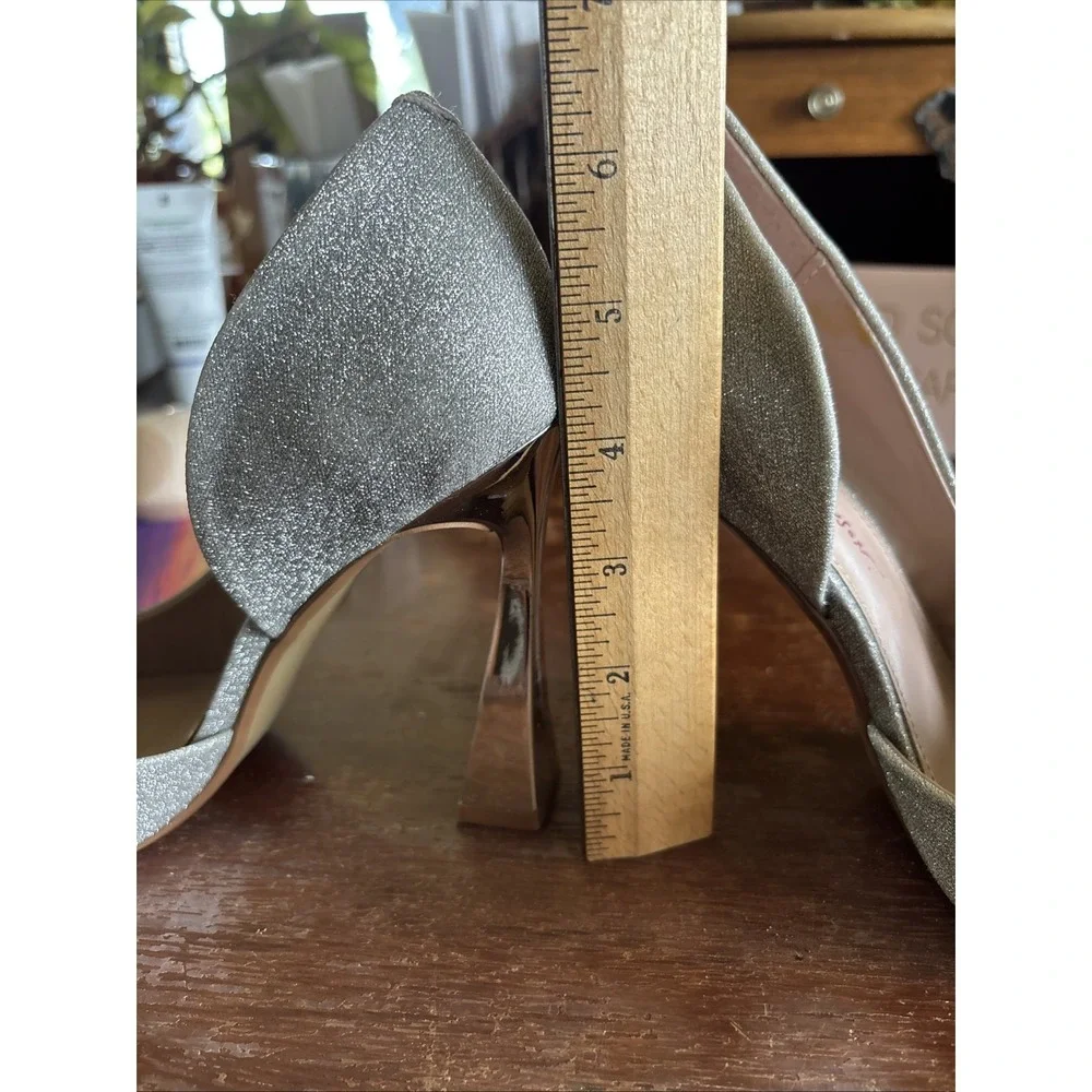 Betsey Johnson minor wear